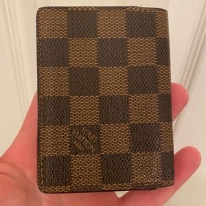 Authentic louis vuitton small wallet very good condition